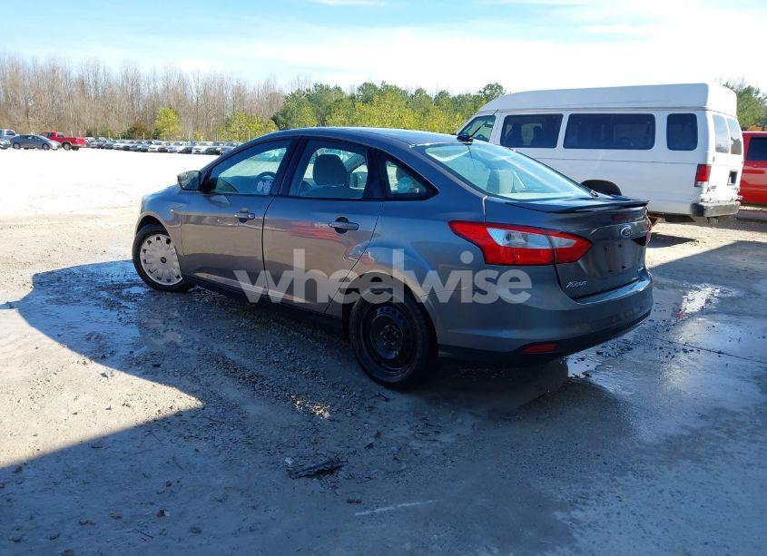 Photo 3 of 2014 Ford Focus SE (VIN 1FADP3F24EL422310)