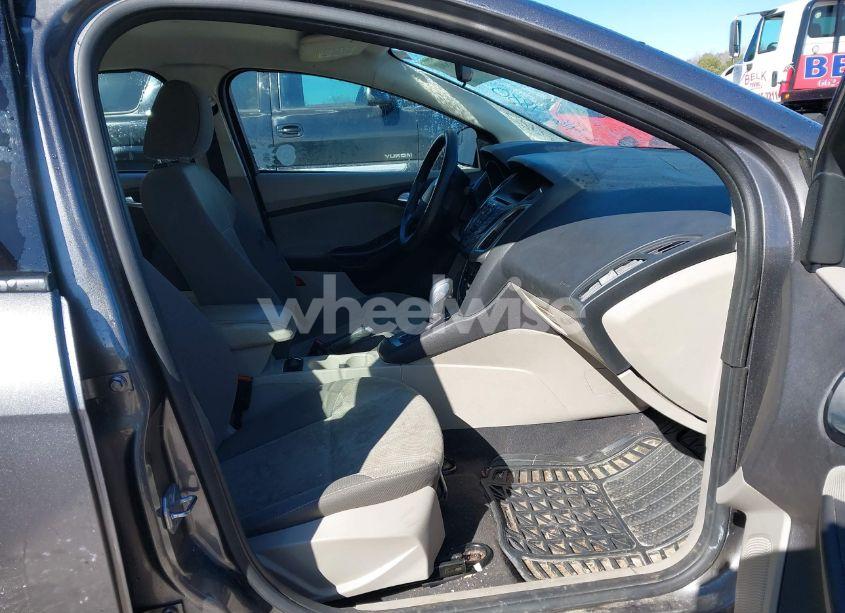 Photo 5 of 2014 Ford Focus SE (VIN 1FADP3F24EL422310)