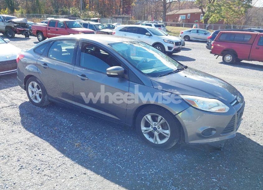 2014 Ford Focus SE (VIN 1FADP3F24EL426860) main photo