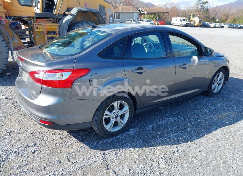 Photo 4 of 2014 Ford Focus SE (VIN 1FADP3F24EL426860)