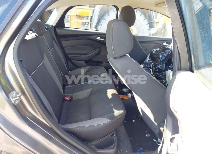 Photo 8 of 2014 Ford Focus SE (VIN 1FADP3F24EL426860)