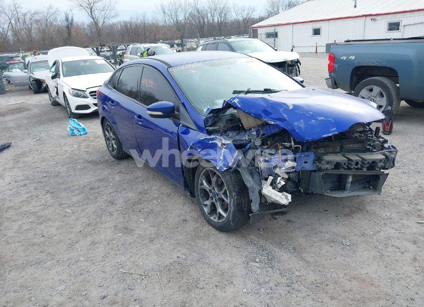2014 Ford Focus SE (VIN 1FADP3F24EL433677) main photo