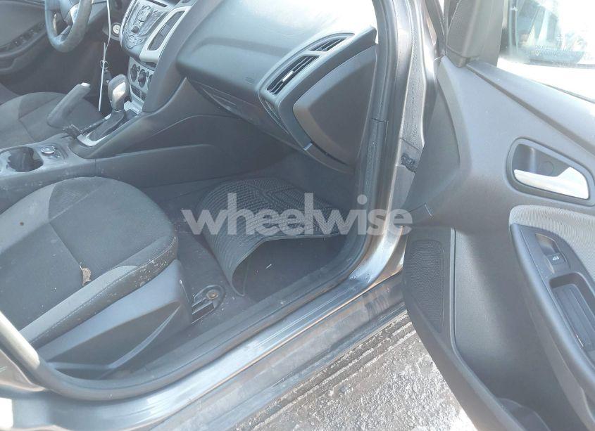 Photo 5 of 2014 Ford Focus SE (VIN 1FADP3F24EL436885)