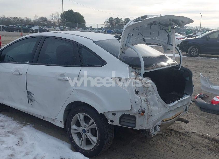 Photo 13 of 2014 Ford Focus SE (VIN 1FADP3F24EL458353)