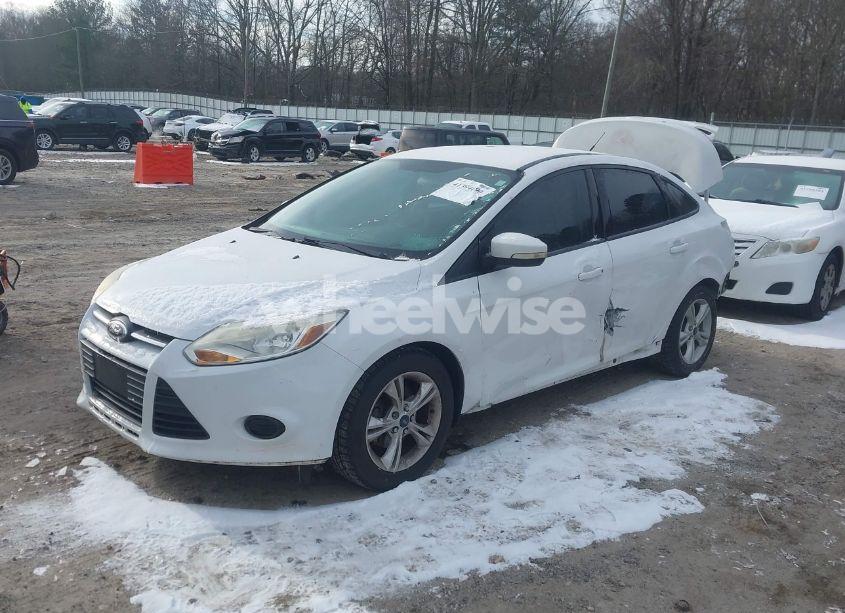 Photo 2 of 2014 Ford Focus SE (VIN 1FADP3F24EL458353)