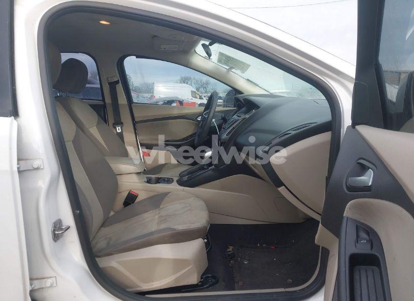 Photo 5 of 2014 Ford Focus SE (VIN 1FADP3F24EL458353)