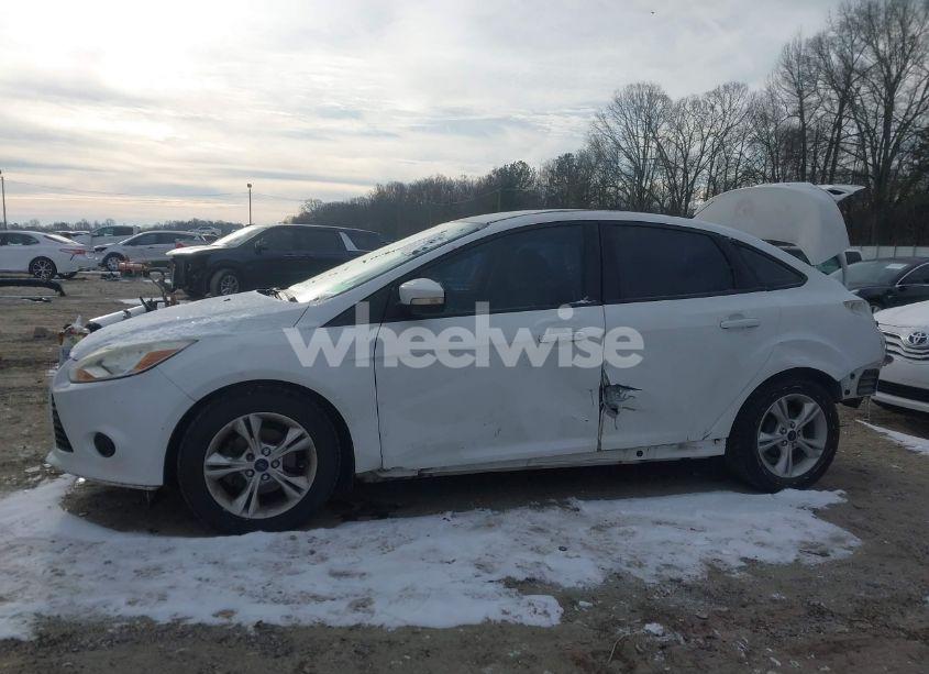 Photo 6 of 2014 Ford Focus SE (VIN 1FADP3F24EL458353)