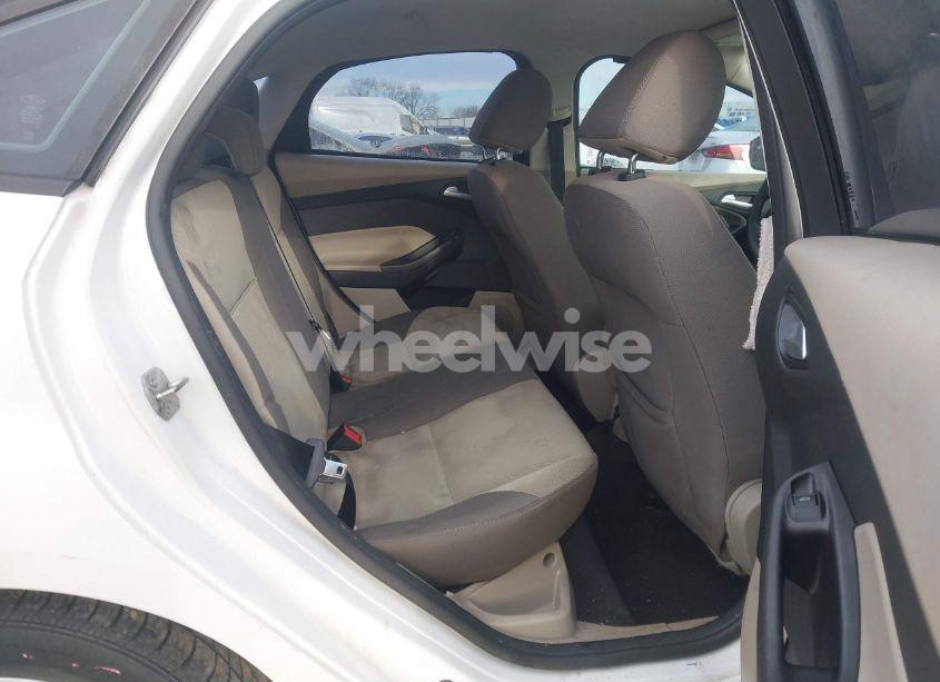 Photo 8 of 2014 Ford Focus SE (VIN 1FADP3F24EL458353)