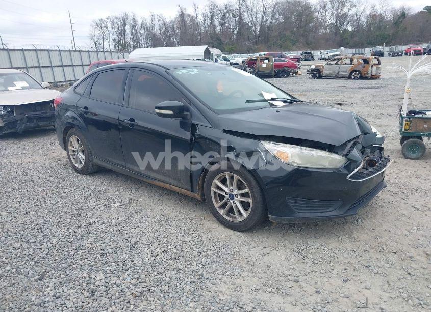 2015 Ford Focus SE (VIN 1FADP3F24FL204675) main photo