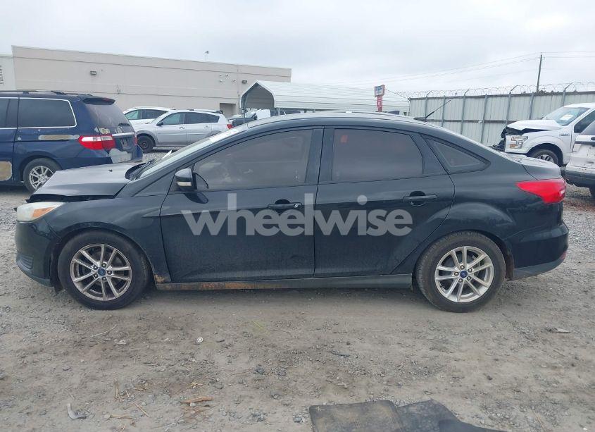 Photo 14 of 2015 Ford Focus SE (VIN 1FADP3F24FL204675)