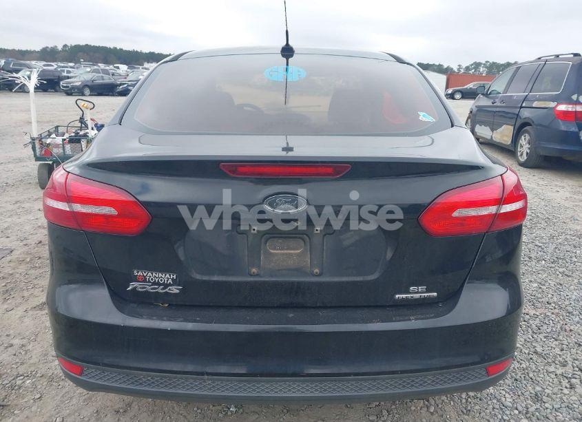 Photo 16 of 2015 Ford Focus SE (VIN 1FADP3F24FL204675)