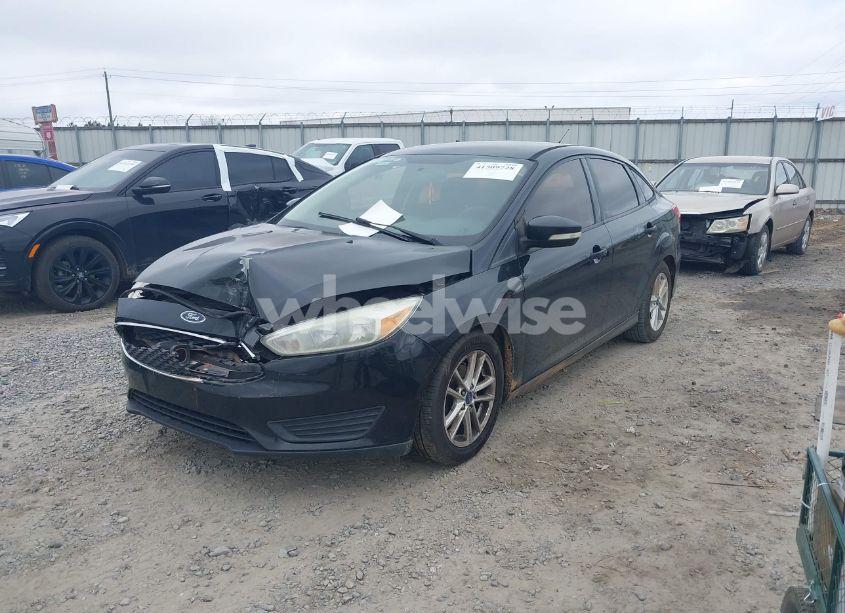 Photo 2 of 2015 Ford Focus SE (VIN 1FADP3F24FL204675)