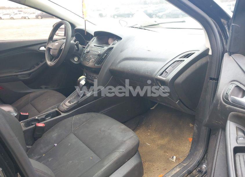 Photo 5 of 2015 Ford Focus SE (VIN 1FADP3F24FL204675)