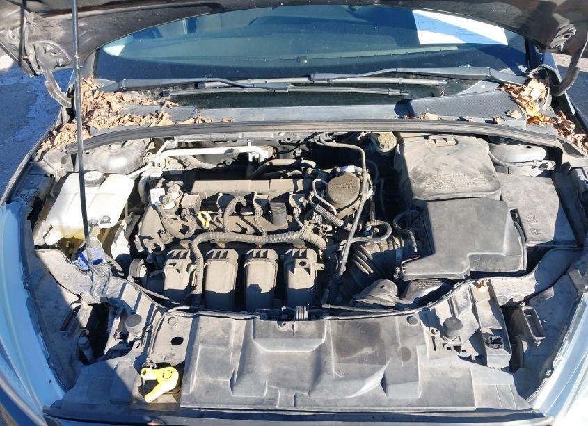Photo 10 of 2015 Ford Focus SE (VIN 1FADP3F24FL233562)