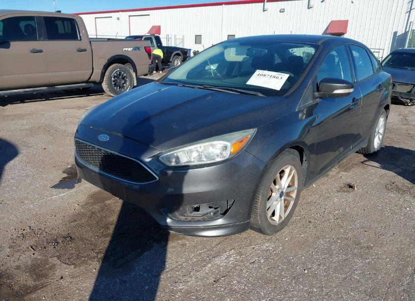 Photo 2 of 2015 Ford Focus SE (VIN 1FADP3F24FL233562)