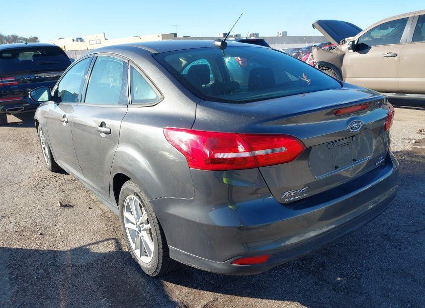 Photo 3 of 2015 Ford Focus SE (VIN 1FADP3F24FL233562)