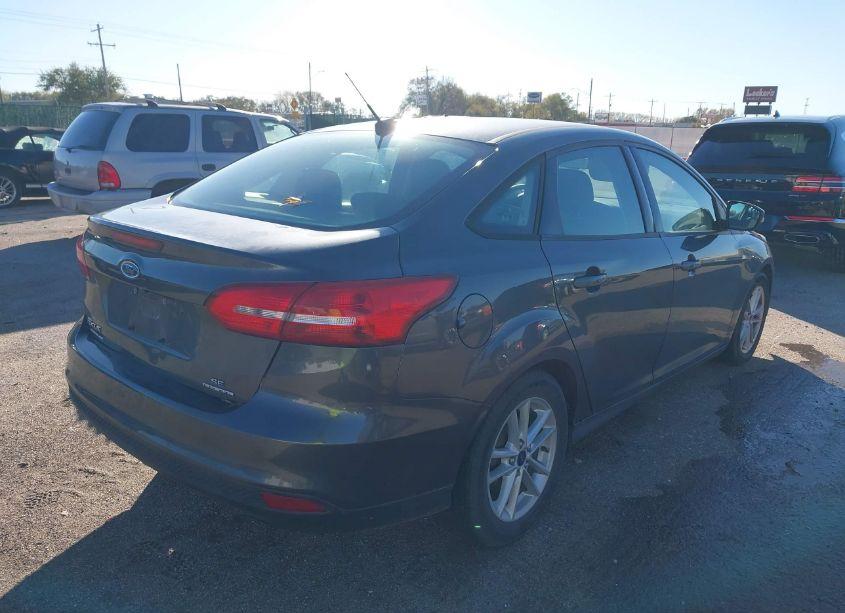 Photo 4 of 2015 Ford Focus SE (VIN 1FADP3F24FL233562)