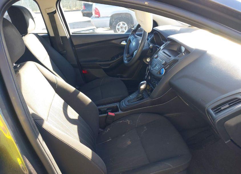 Photo 5 of 2015 Ford Focus SE (VIN 1FADP3F24FL233562)