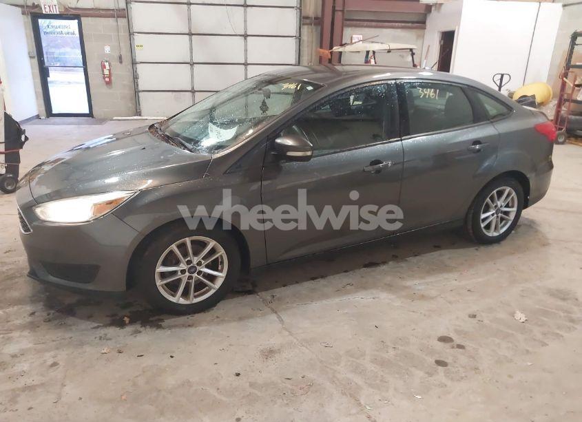 Photo 2 of 2015 Ford Focus SE (VIN 1FADP3F24FL239295)