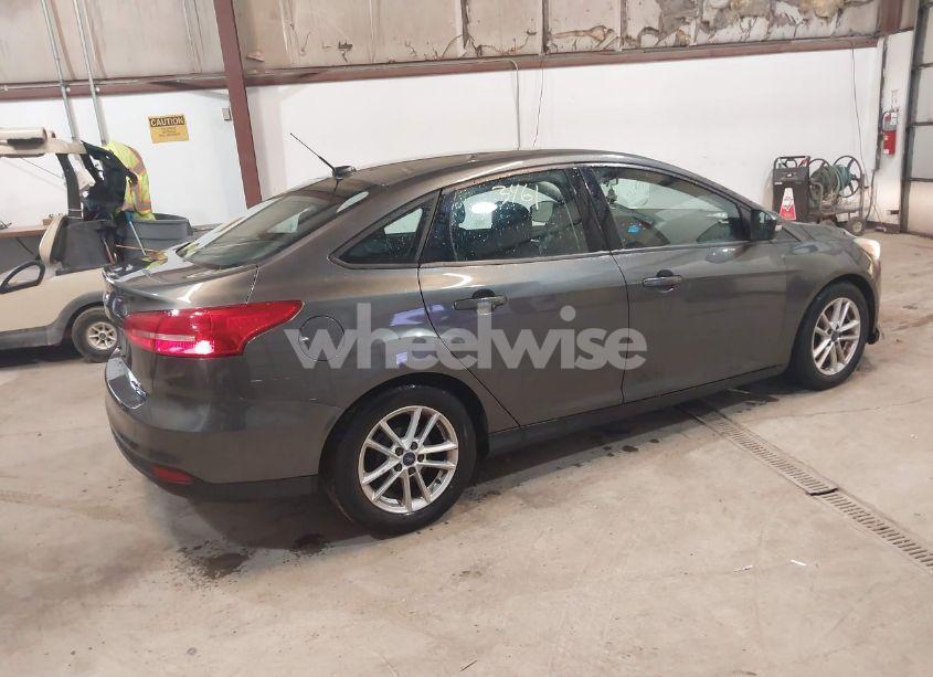 Photo 4 of 2015 Ford Focus SE (VIN 1FADP3F24FL239295)