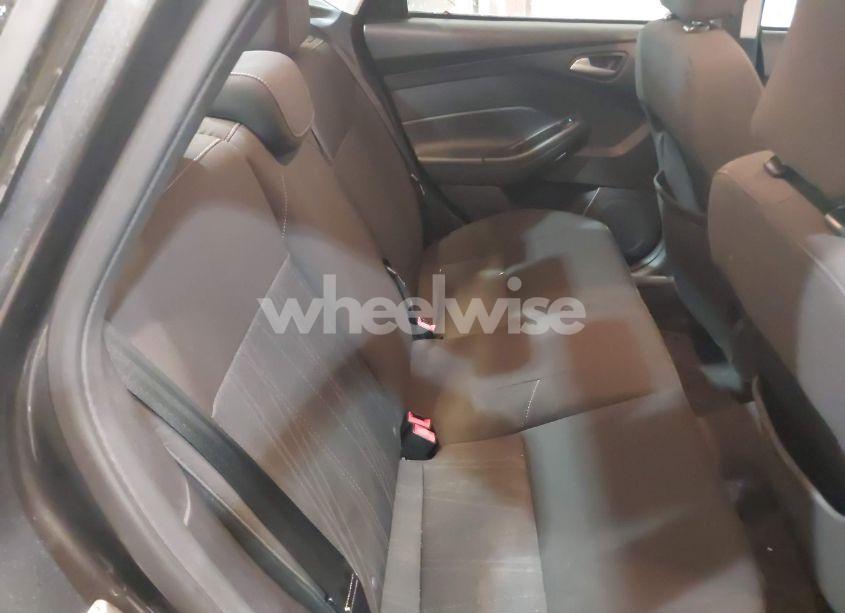 Photo 8 of 2015 Ford Focus SE (VIN 1FADP3F24FL239295)