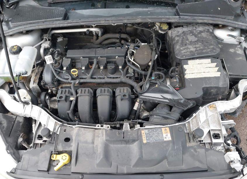 Photo 10 of 2015 Ford Focus SE (VIN 1FADP3F24FL240253)