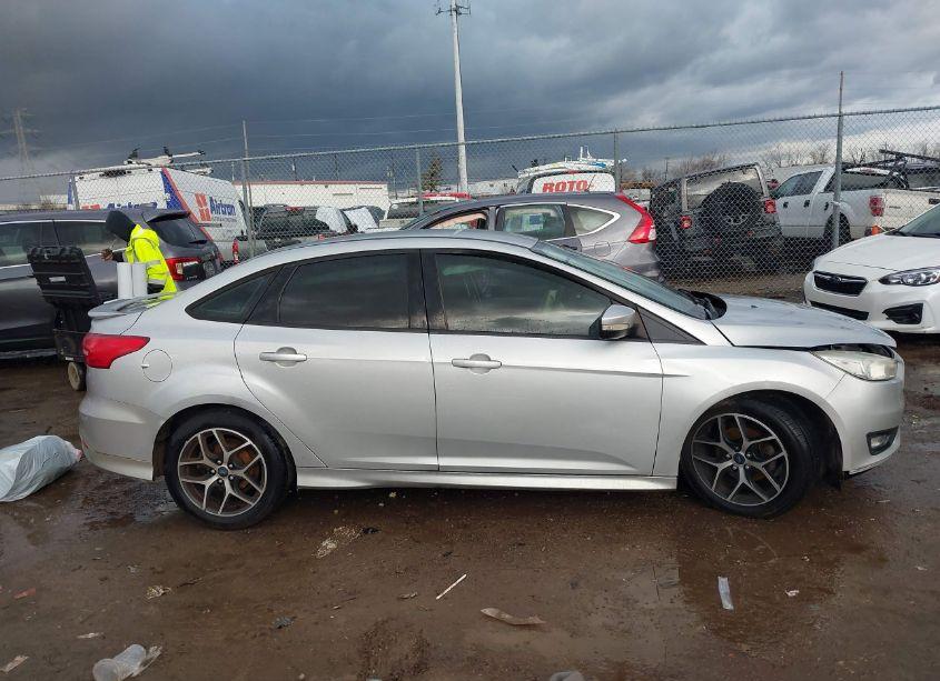Photo 13 of 2015 Ford Focus SE (VIN 1FADP3F24FL240253)