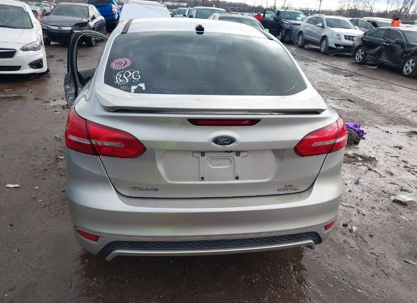 Photo 16 of 2015 Ford Focus SE (VIN 1FADP3F24FL240253)
