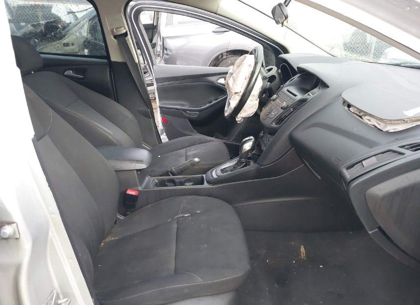Photo 5 of 2015 Ford Focus SE (VIN 1FADP3F24FL240253)