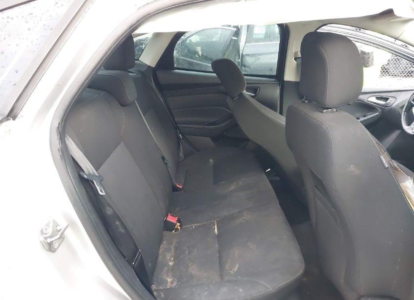 Photo 8 of 2015 Ford Focus SE (VIN 1FADP3F24FL240253)