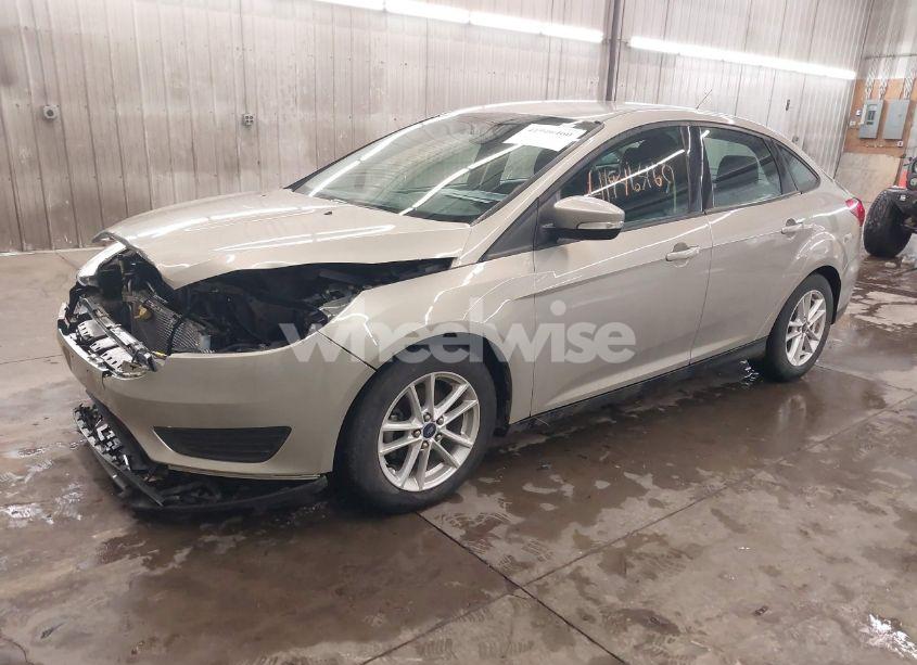 Photo 2 of 2015 Ford Focus SE (VIN 1FADP3F24FL255965)