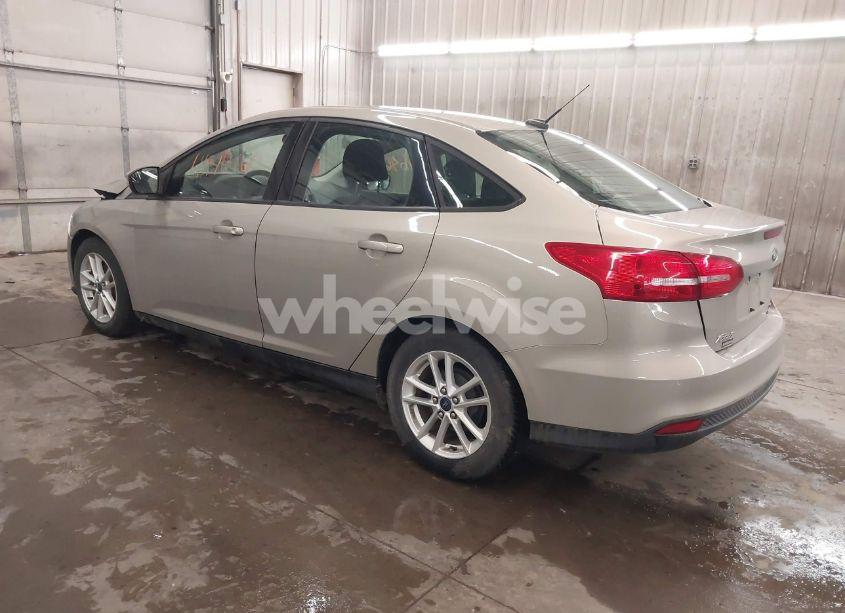 Photo 3 of 2015 Ford Focus SE (VIN 1FADP3F24FL255965)