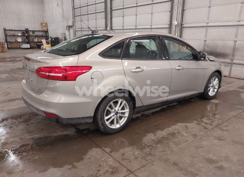 Photo 4 of 2015 Ford Focus SE (VIN 1FADP3F24FL255965)
