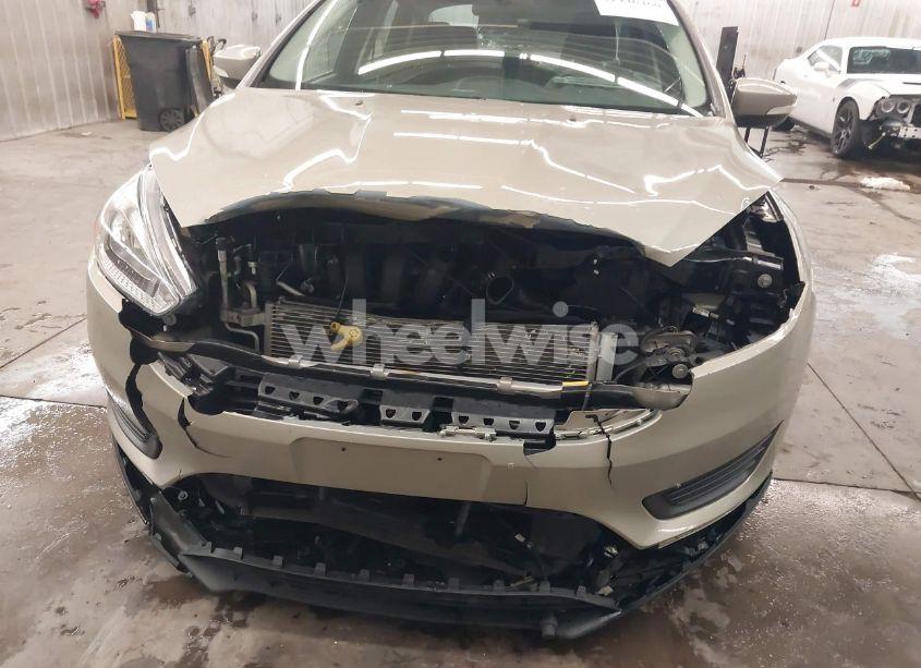 Photo 6 of 2015 Ford Focus SE (VIN 1FADP3F24FL255965)