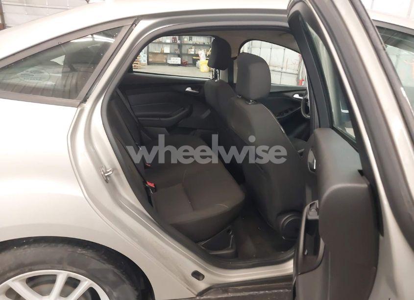 Photo 8 of 2015 Ford Focus SE (VIN 1FADP3F24FL255965)