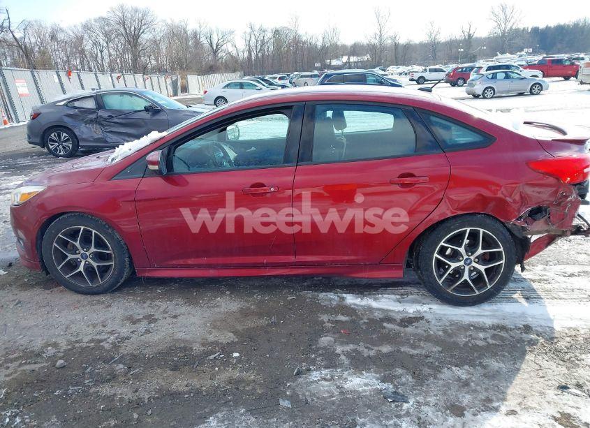 Photo 14 of 2015 Ford Focus SE (VIN 1FADP3F24FL258946)