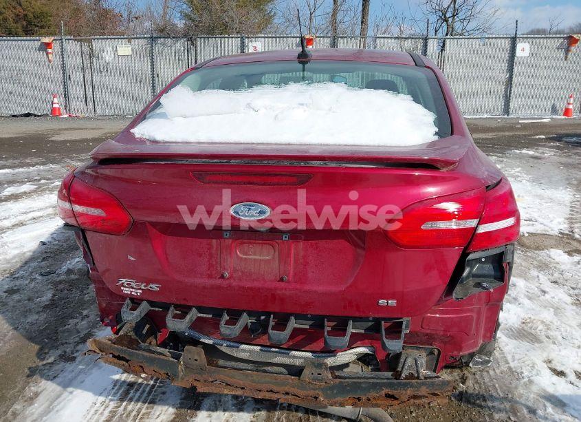 Photo 16 of 2015 Ford Focus SE (VIN 1FADP3F24FL258946)