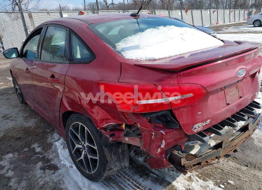 Photo 3 of 2015 Ford Focus SE (VIN 1FADP3F24FL258946)