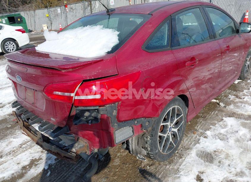 Photo 4 of 2015 Ford Focus SE (VIN 1FADP3F24FL258946)