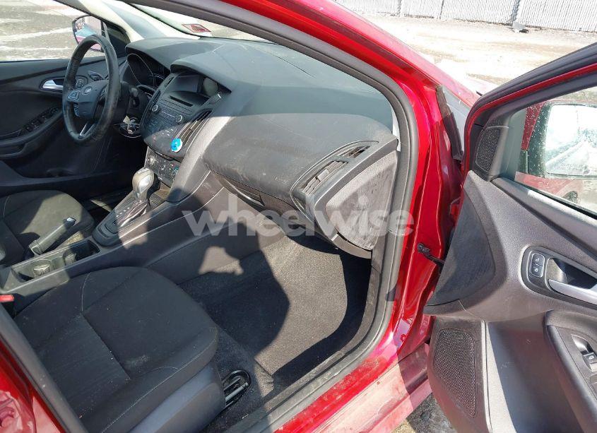 Photo 5 of 2015 Ford Focus SE (VIN 1FADP3F24FL258946)