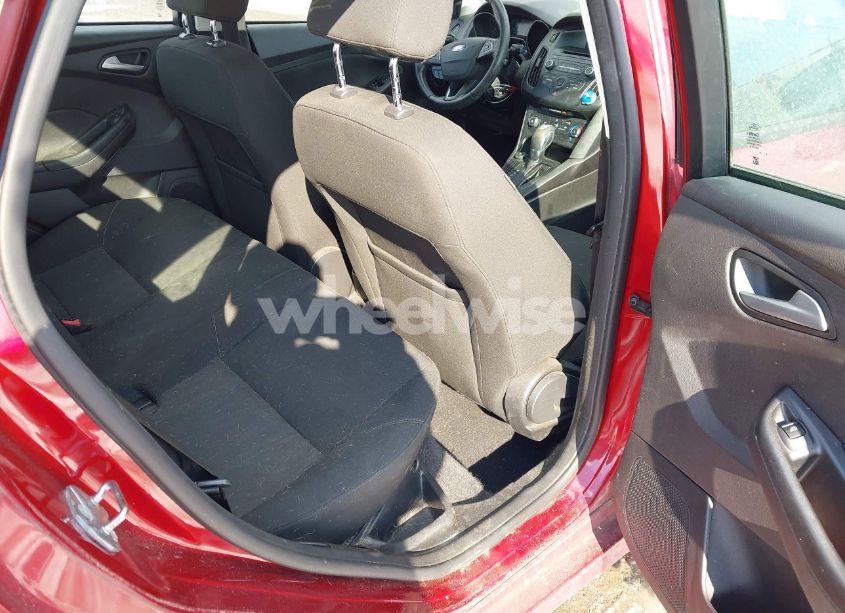 Photo 8 of 2015 Ford Focus SE (VIN 1FADP3F24FL258946)