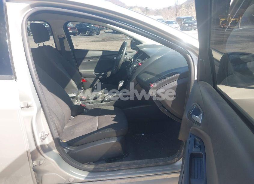 Photo 5 of 2015 Ford Focus SE (VIN 1FADP3F24FL260387)