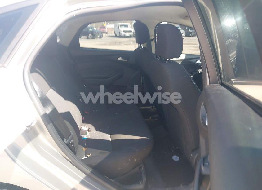 Photo 8 of 2015 Ford Focus SE (VIN 1FADP3F24FL260387)