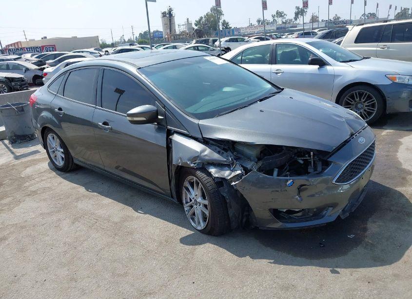 2015 Ford Focus SE (VIN 1FADP3F24FL263645) main photo