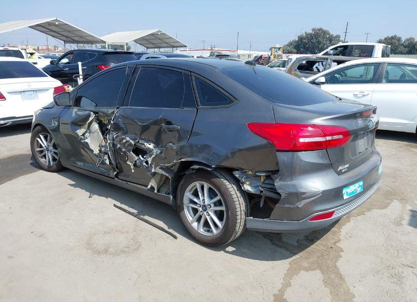 Photo 3 of 2015 Ford Focus SE (VIN 1FADP3F24FL263645)