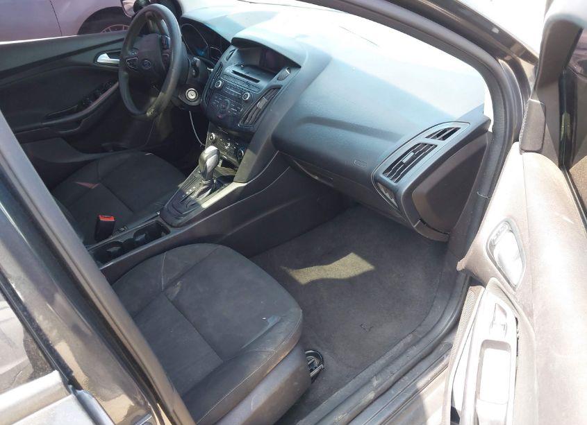 Photo 5 of 2015 Ford Focus SE (VIN 1FADP3F24FL263645)