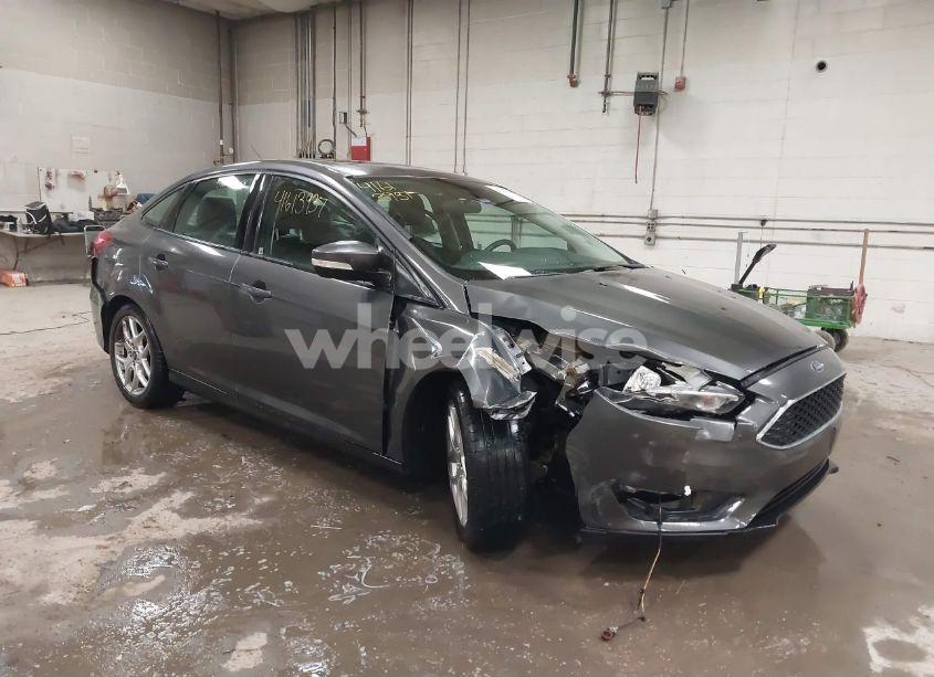 2015 Ford Focus SE (VIN 1FADP3F24FL267226) main photo
