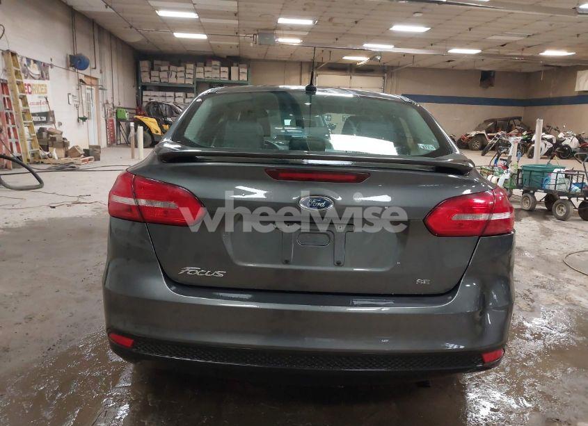 Photo 16 of 2015 Ford Focus SE (VIN 1FADP3F24FL267226)