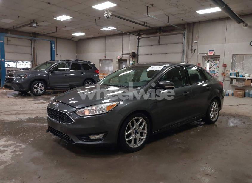 Photo 2 of 2015 Ford Focus SE (VIN 1FADP3F24FL267226)