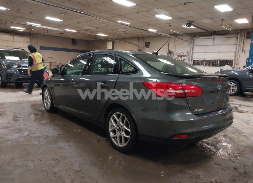 Photo 3 of 2015 Ford Focus SE (VIN 1FADP3F24FL267226)